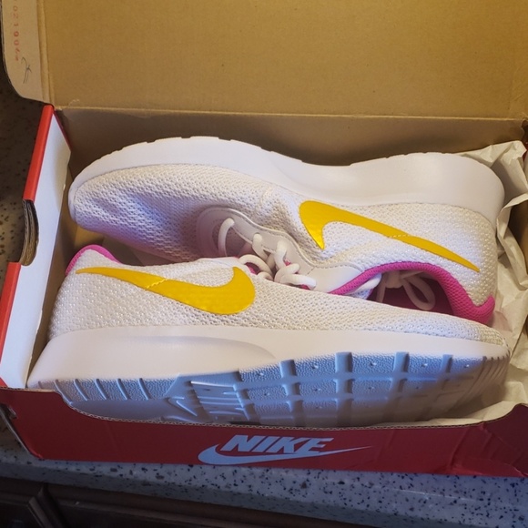 Nike Tanjun - Picture 2 of 4